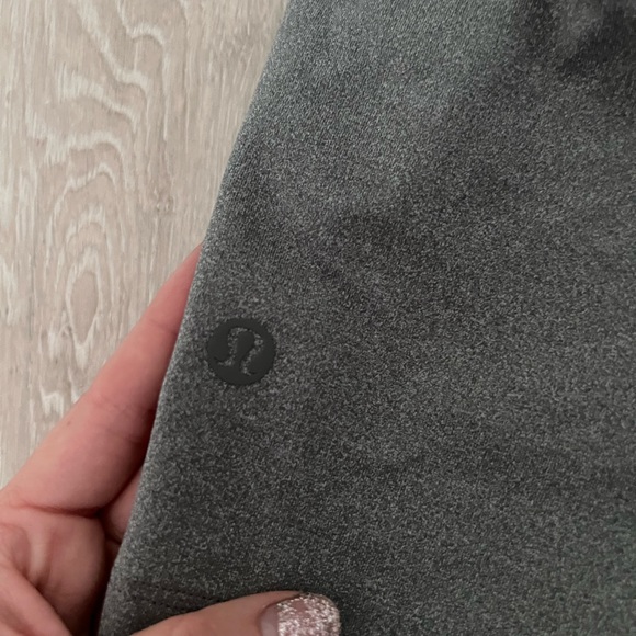 Lululemon - athletic shorts - Picture 2 of 3